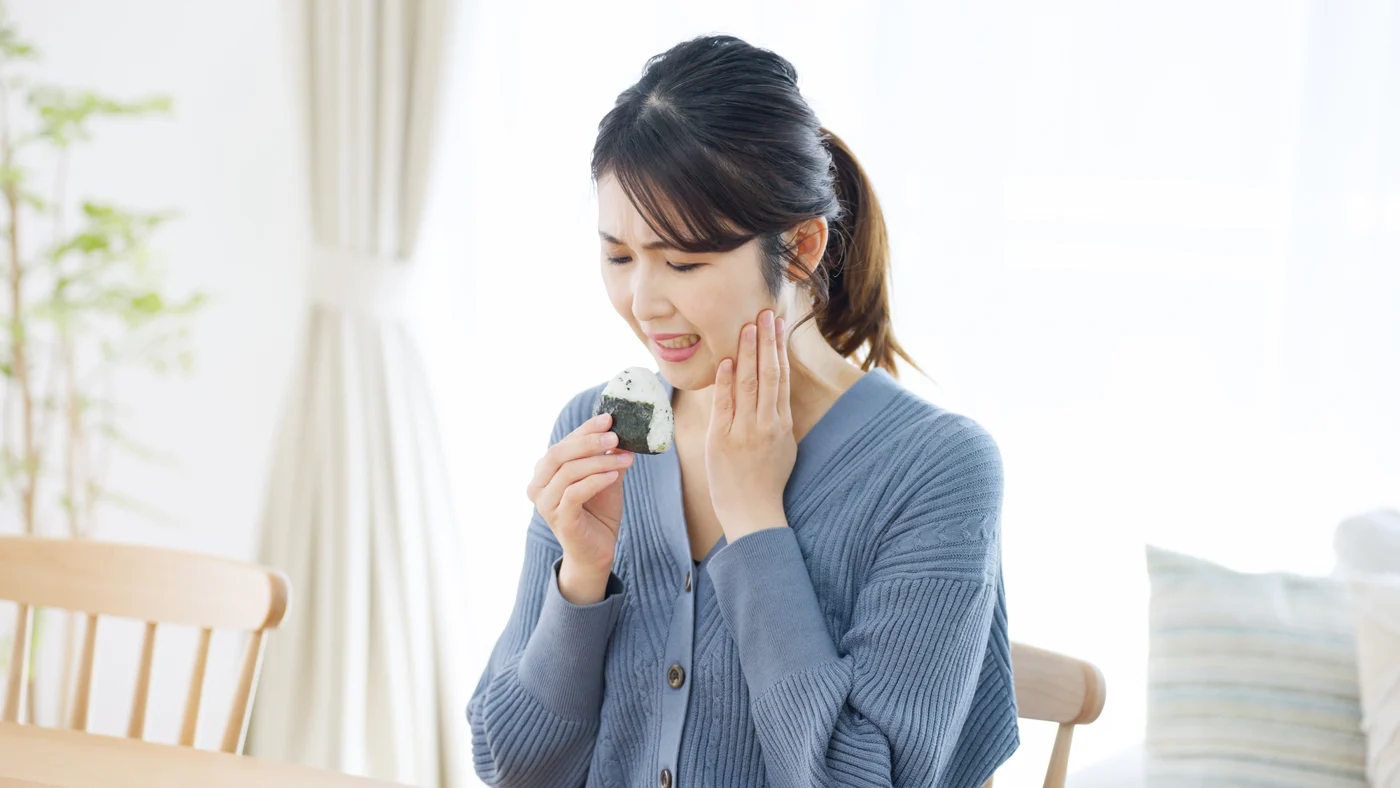 矯正が痛くて食べれないのはいつまで?痛みのピークと対処法を解説【日本歯科静岡院長が解説!】の参考画像