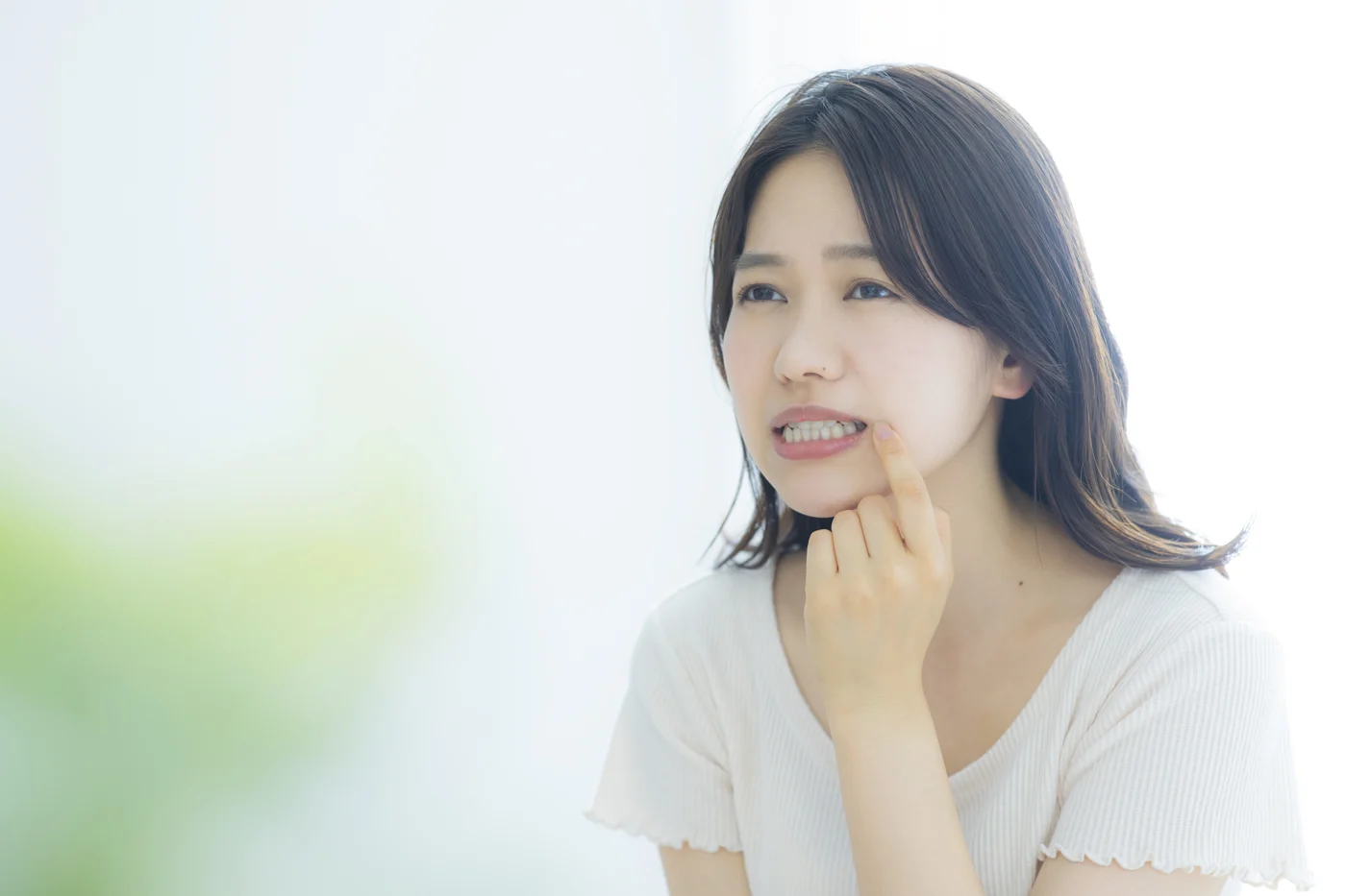 逆ガミースマイルとは？笑うと歯ぐきが見えない原因と治療法【日本歯科札幌院長が解説！】の参考画像