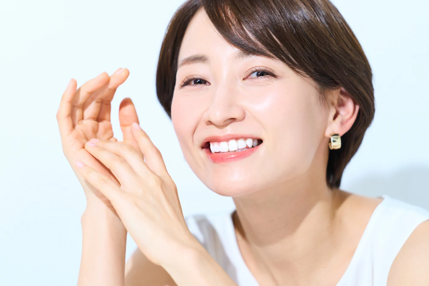 セラミック矯正を選ぶ芸能人が多い理由!仕上がりと費用の実情を紹介【日本歯科静岡院長が解説!】の参考画像